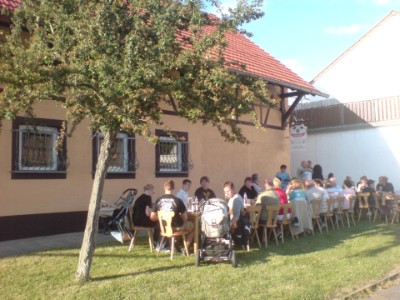 Das Semder Schützenhaus erstrahlt seit Sommer 2009 in mediterranem orange.